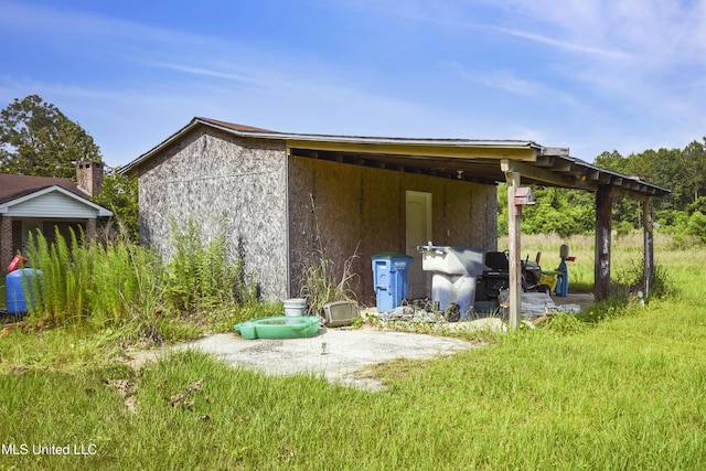 7520 Ogborn Dr, Moss Point, MS 39562 - back of house featuring an outdoor structure