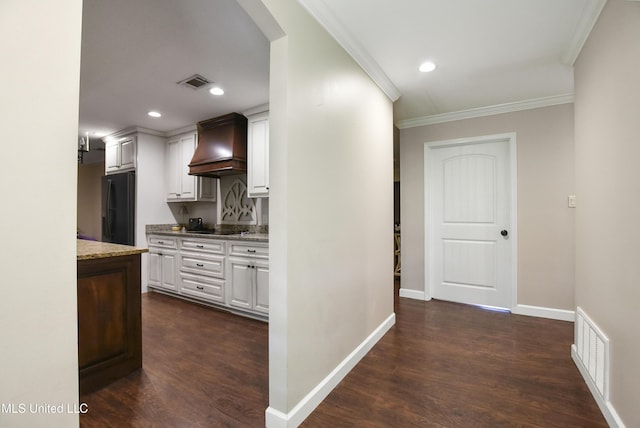 7520 Ogborn Dr, Moss Point, MS 39562 - hallway with ornamental molding, dark wood finished floors, arched walkways, baseboards, and recessed lighting