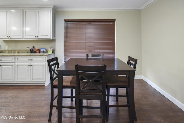 7520 Ogborn Dr, Moss Point, MS 39562 - dining area with dark wood finished floors, ornamental molding, and baseboards