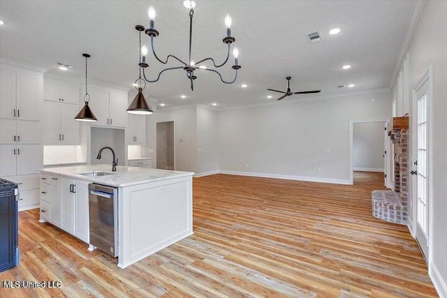 kitchen featuring light hardwood / wood-style floors, a center island with sink, sink, a healthy amount of sunlight, and dishwasher