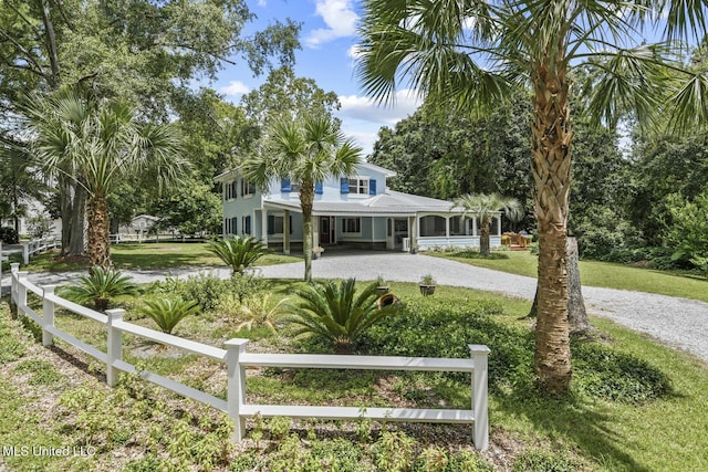 farmhouse inspired home featuring a front yard