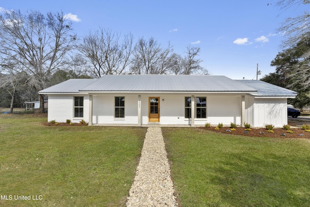 view of front of house featuring a front lawn and a porch