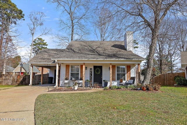 view of front of property featuring a front yard, covered porch, and a carport