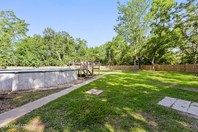 view of yard featuring a fenced in pool