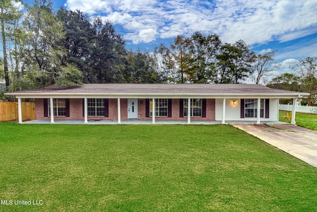 ranch-style home featuring a porch and a front yard