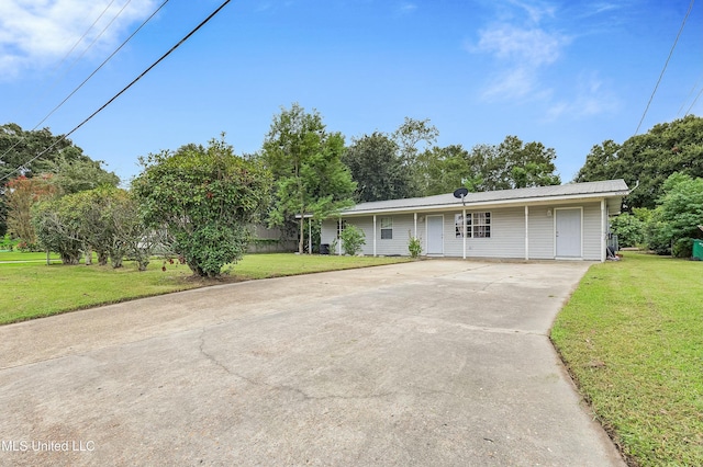 view of front of property with a front lawn