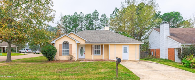 view of front of house featuring a front yard