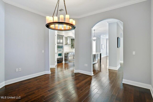 unfurnished dining area with crown molding, dark wood-type flooring, and a notable chandelier