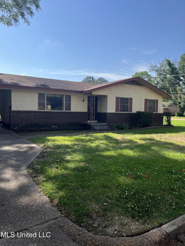 single story home featuring a front lawn and brick siding