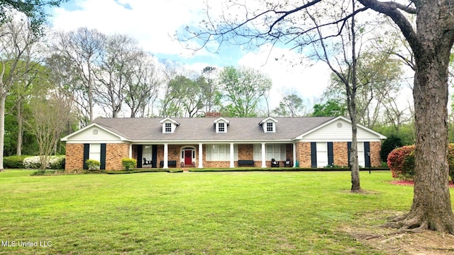 305 Creekbend Rd, Natchez, MS 39120 - view of front of house with brick siding, a porch, and a front lawn