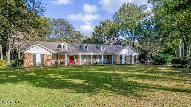 view of front of house featuring a front yard