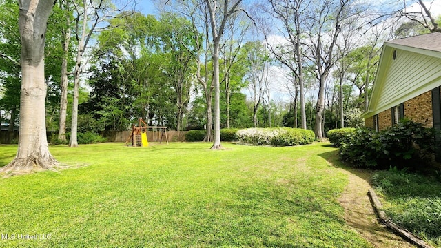 305 Creekbend Rd, Natchez, MS 39120 - view of yard with a playground