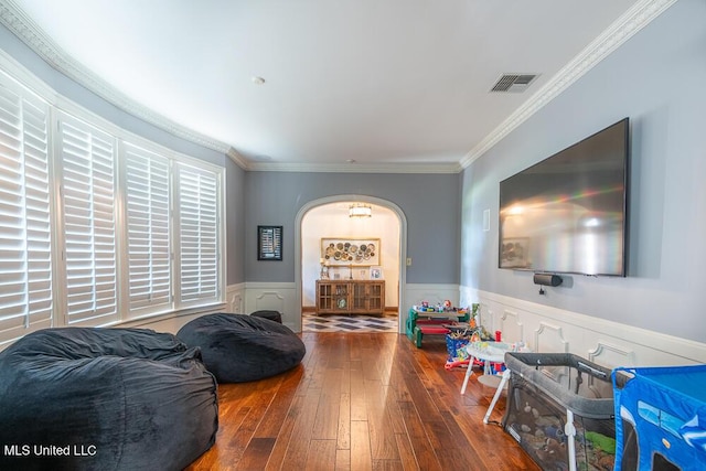 305 Creekbend Rd, Natchez, MS 39120 - living area featuring hardwood / wood-style floors, arched walkways, crown molding, and a wainscoted wall