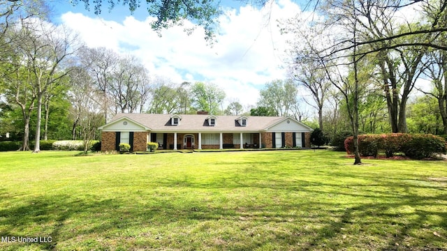 305 Creekbend Rd, Natchez, MS 39120 - single story home with covered porch, a front yard, and brick siding