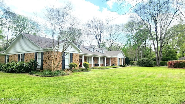 305 Creekbend Rd, Natchez, MS 39120 - view of front of house featuring a front yard and brick siding