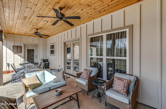 view of patio with ceiling fan