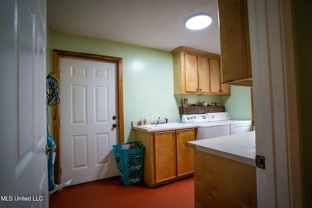 laundry room with a sink, cabinet space, and washing machine and clothes dryer