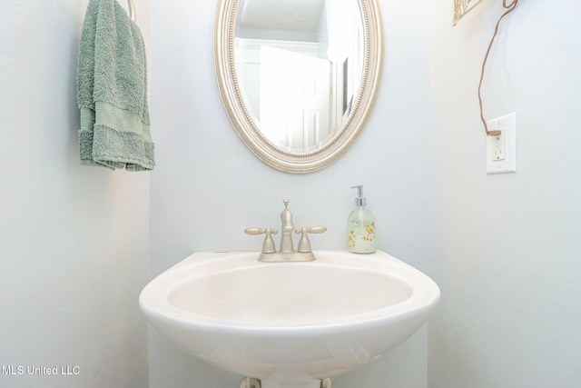 bathroom featuring sink