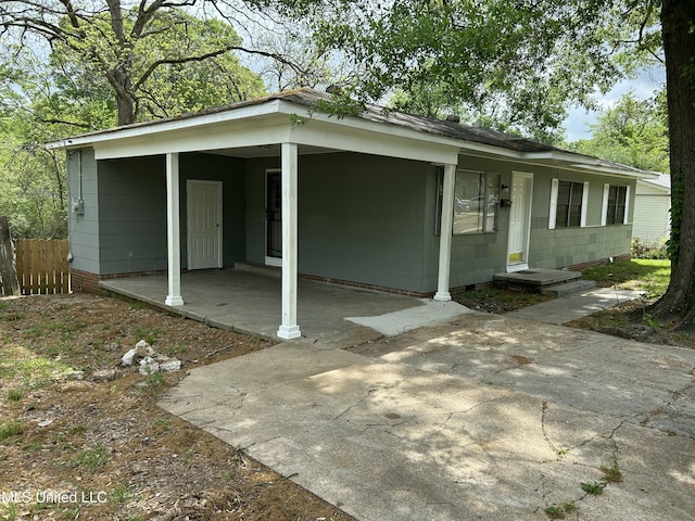 1110 Barbara Ann Dr, Jackson, MS 39204 - exterior space featuring crawl space, a carport, driveway, and fence