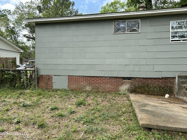 1110 Barbara Ann Dr, Jackson, MS 39204 - view of side of property featuring crawl space and fence