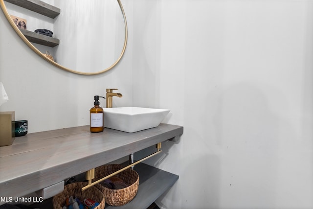 bathroom featuring sink