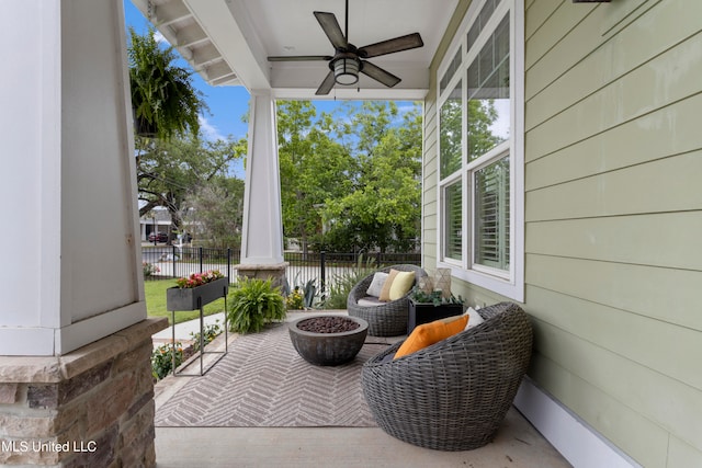 view of patio with ceiling fan and covered porch