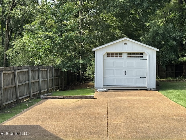 2610 Dickens Place Dr, Southaven, MS 38671 - view of garage