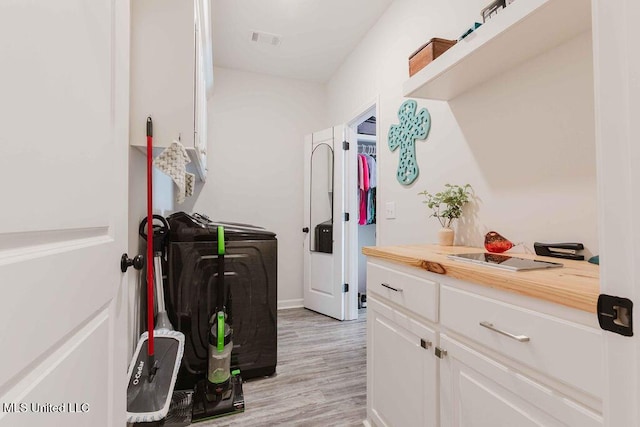 laundry area featuring light hardwood / wood-style floors and independent washer and dryer