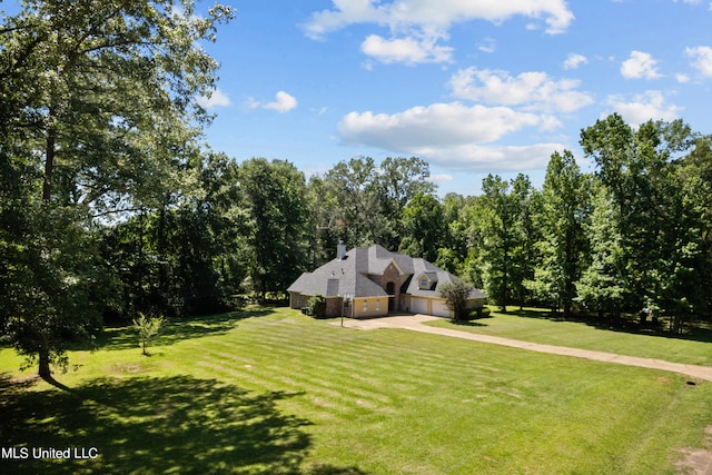 view of front of home featuring a front lawn