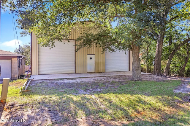 garage featuring a lawn