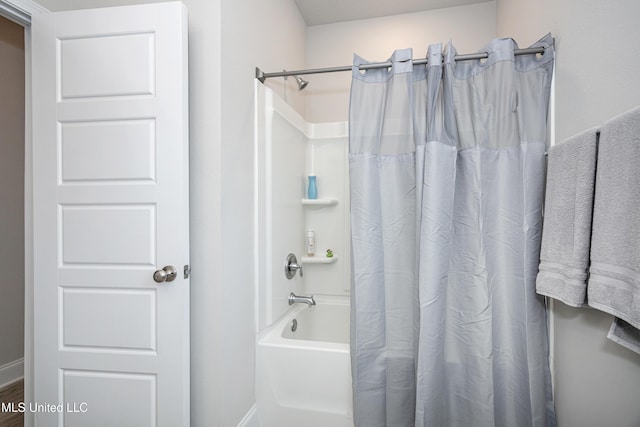 bathroom featuring shower / tub combo