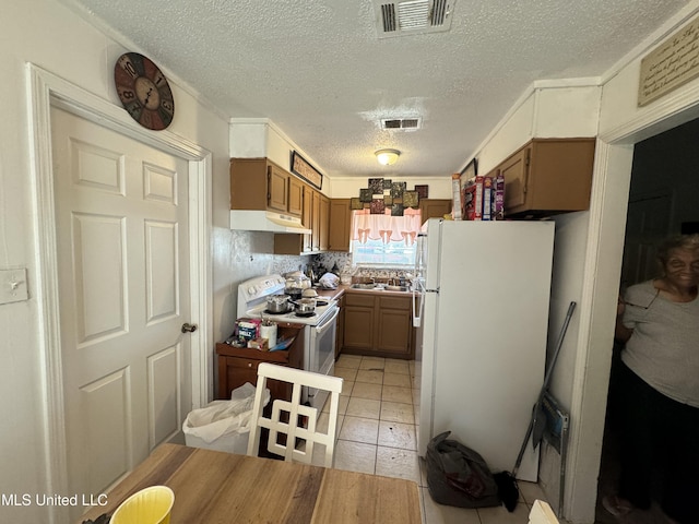 2730 E Angela Cir, Gulfport, MS 39503 - kitchen featuring white appliances, a sink, a textured ceiling, under cabinet range hood, and light tile patterned flooring