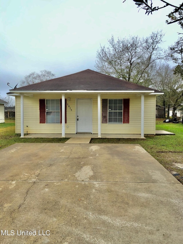 ranch-style home with covered porch