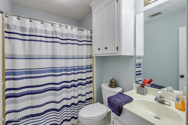 full bath featuring a shower with curtain, a textured ceiling, visible vents, vanity, and toilet