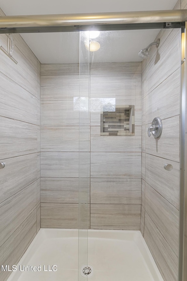 full bathroom featuring a stall shower