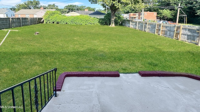 1049 Idlewild St, Memphis, TN 38107 - view of yard featuring a patio