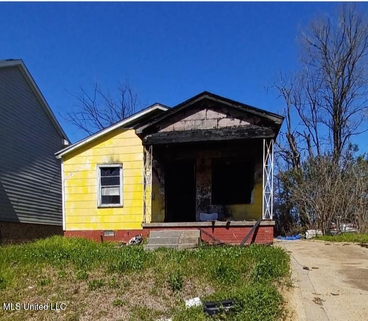 222 E Church St, Jackson, MS 39202 - view of front of home featuring crawl space