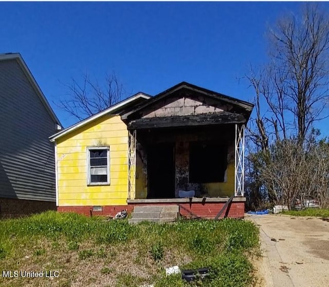 222 E Church St, Jackson, MS 39202 - view of front of home featuring crawl space