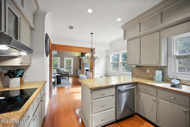 kitchen with kitchen peninsula, light wood-type flooring, plenty of natural light, and gray cabinetry