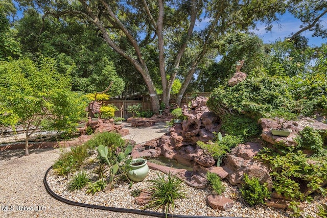 2085 Pat Ln, Biloxi, MS 39531 - view of yard