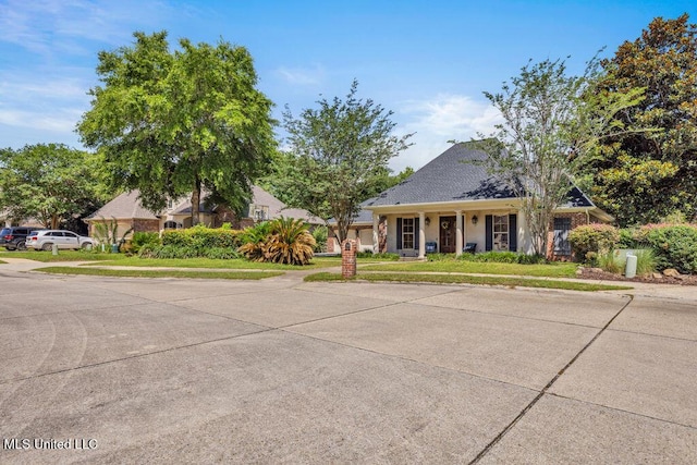 769 Mclane Ln, Biloxi, MS 39532 - view of front of property with a porch and a front lawn