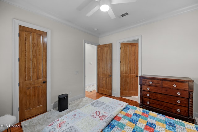 bedroom with ceiling fan, ornamental molding, and light hardwood / wood-style floors