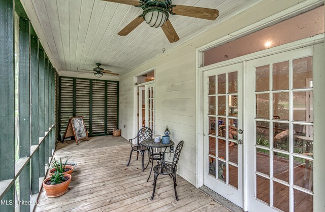 sunroom / solarium with ceiling fan