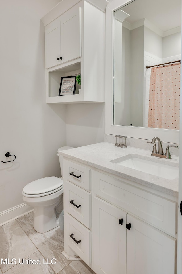 101 Coventry Ln, Canton, MS 39046 - full bathroom featuring vanity, a shower with curtain, baseboards, toilet, and ornamental molding