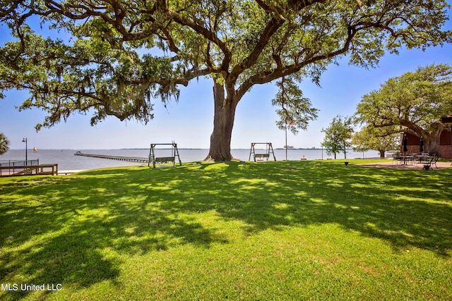 view of yard featuring a water view