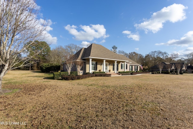 view of front of property featuring covered porch and a front yard