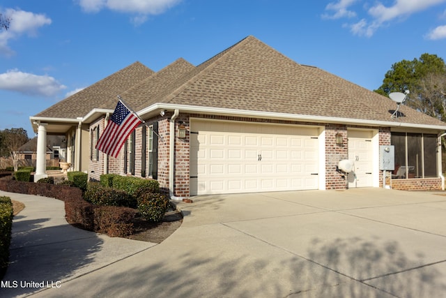 view of front facade featuring a garage