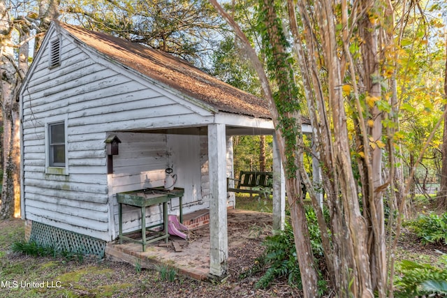 view of outbuilding