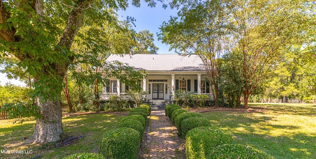 view of front of home featuring covered porch and a front lawn