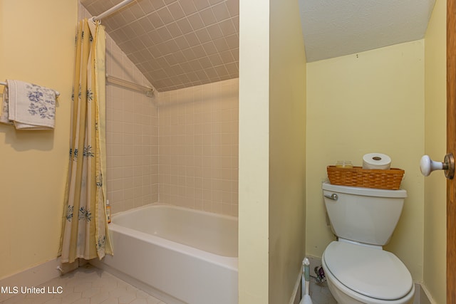 bathroom featuring lofted ceiling, shower / tub combo with curtain, toilet, and tile patterned floors